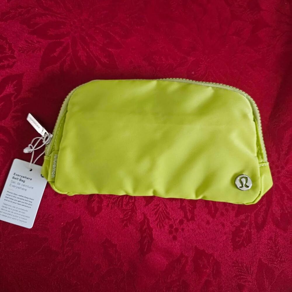 NEW Lululemon Lime Green Everywhere Belt Bag